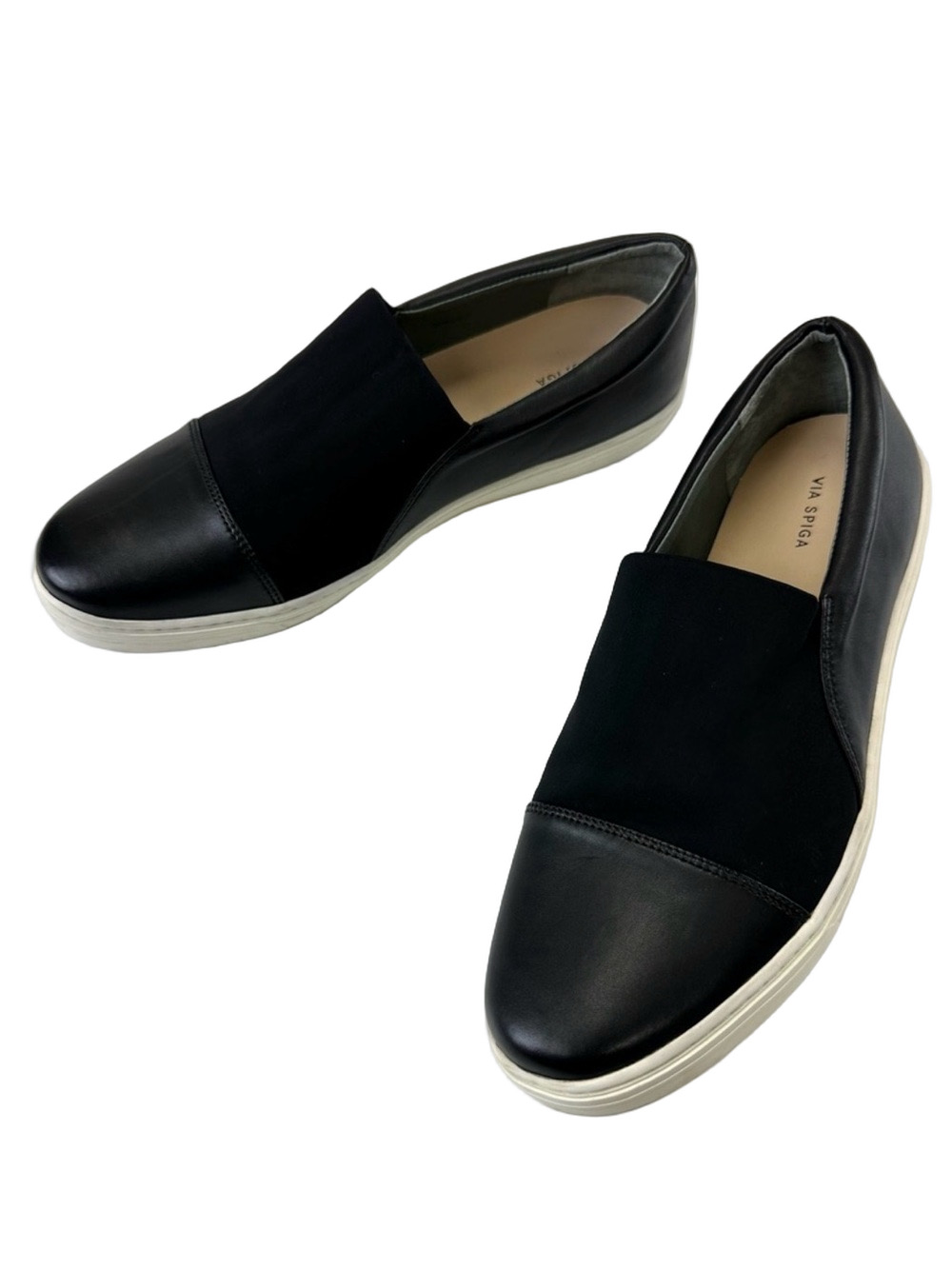 Via Spiga black leather sneaker loafers Womens size 9M
Slip on Everyday casual